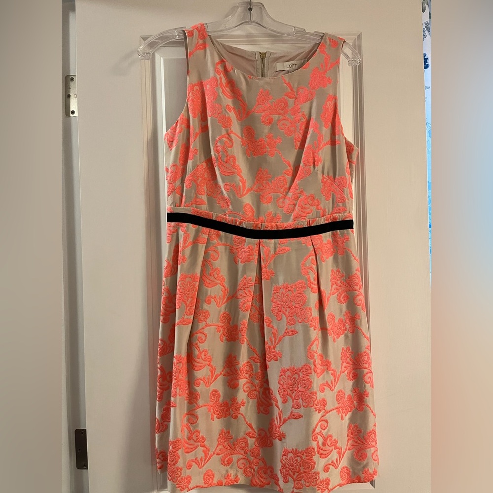 LOFT Women's Beige and Coral Floral Midi Dress